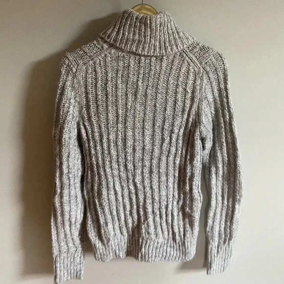 Banana Republic Italian Yarn Wool Blend Chunky Knit Turtleneck Sweater - Picture 12 of 14